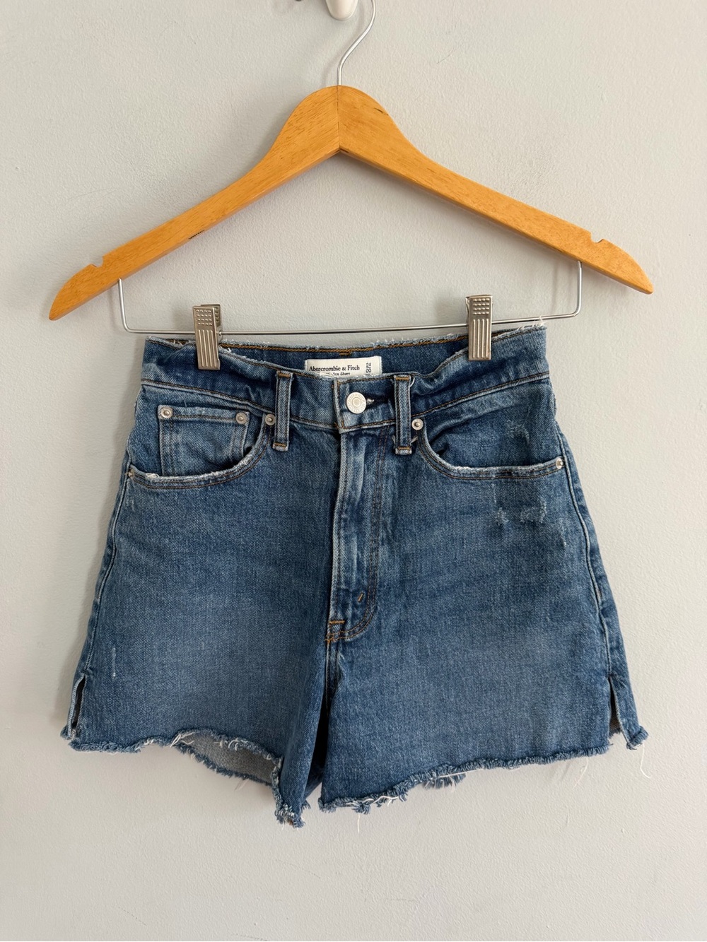 Abercrombie & Fitch High Rise Mom Shorts Curve Love Distressed Blue Denim 24 00